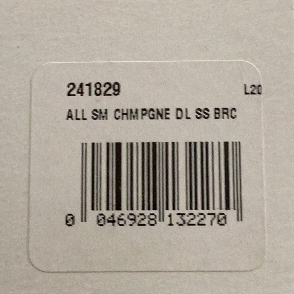 VICTORINOX SWISS ARMY WATCH CHAMPAGNE DIAL SAPPHIRE CRYSTAL NWT. GORGEOUS - Picture 9 of 11